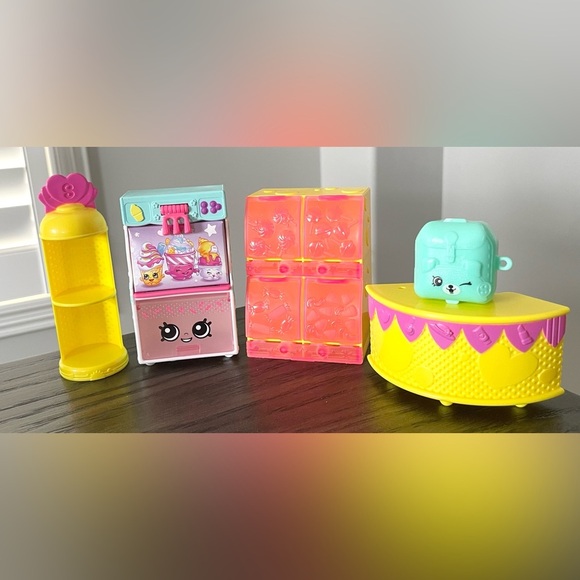 Shopkins Playset Pieces (5 items) - Picture 2 of 3